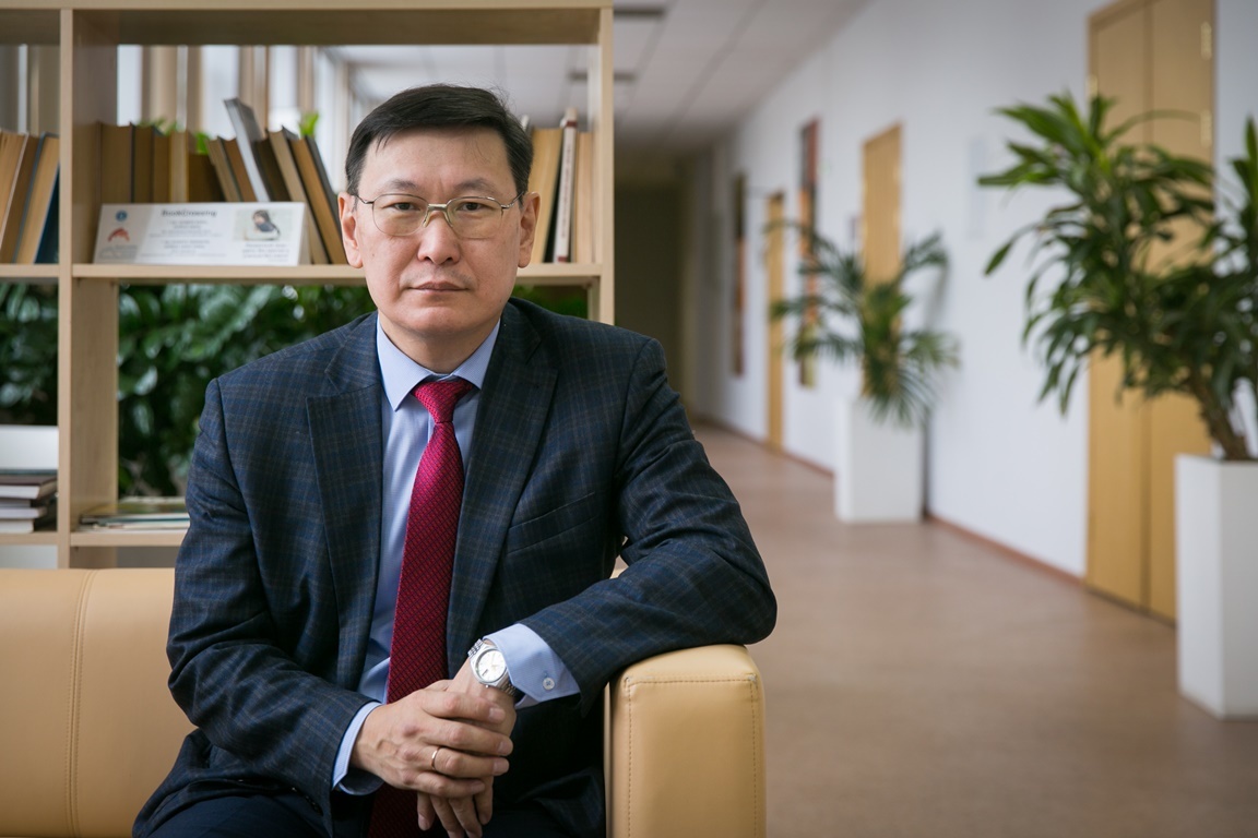 Министр образования Якутии опроверг слухи о своем увольнении