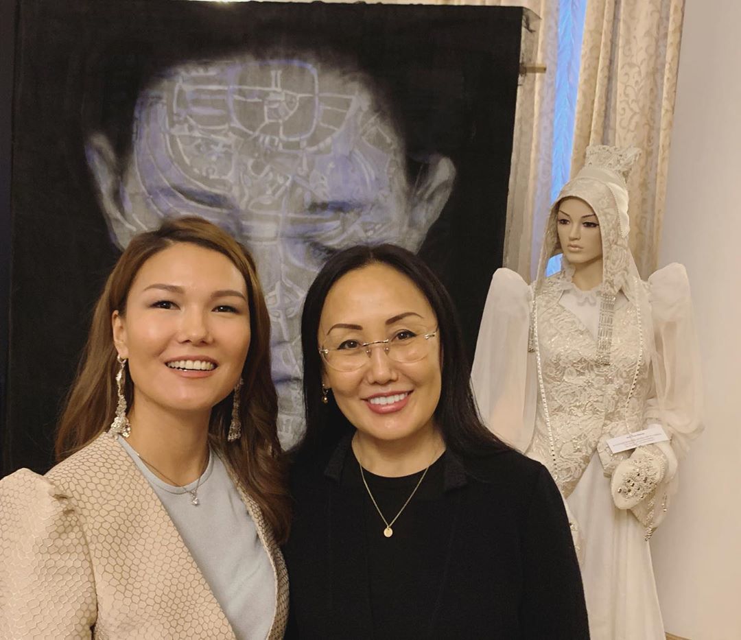 Фотофакт: Первая леди Якутии на открытии выставки в Москве