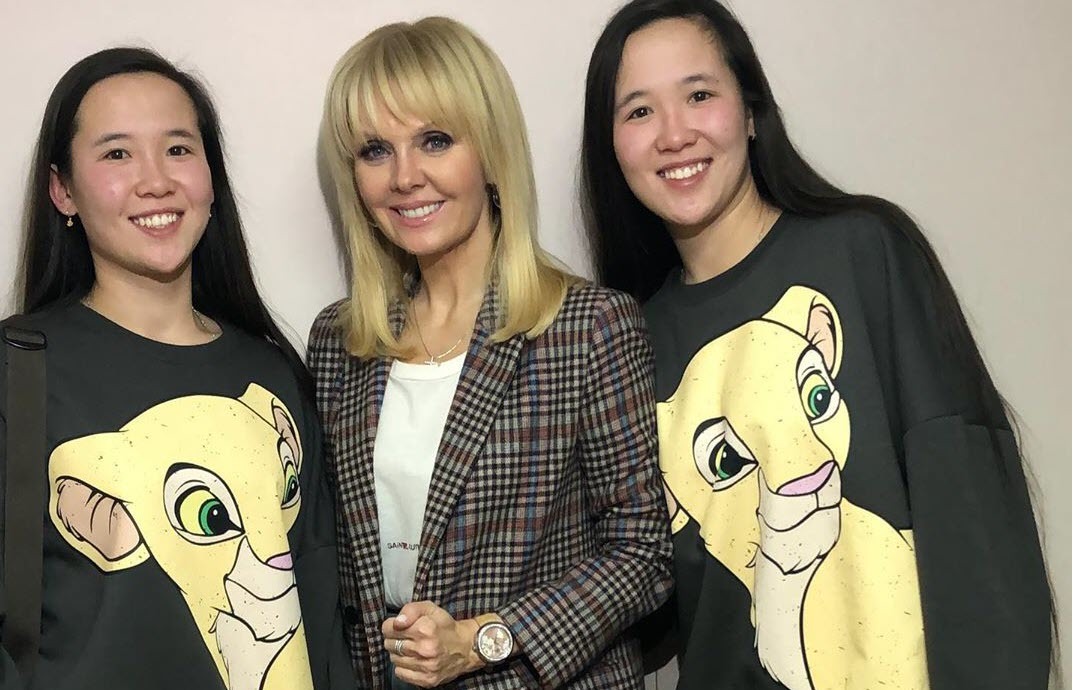 Близняшки из Якутии спели певице Валерии свой хит "Туман"