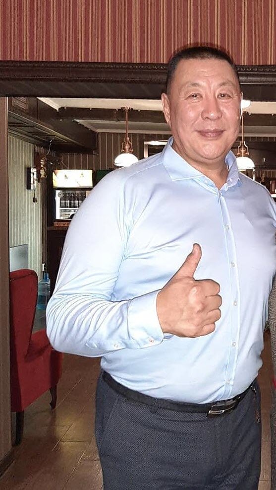 Видеофакт: Александр Саввинов танцует под зажигательную песню Олимпии