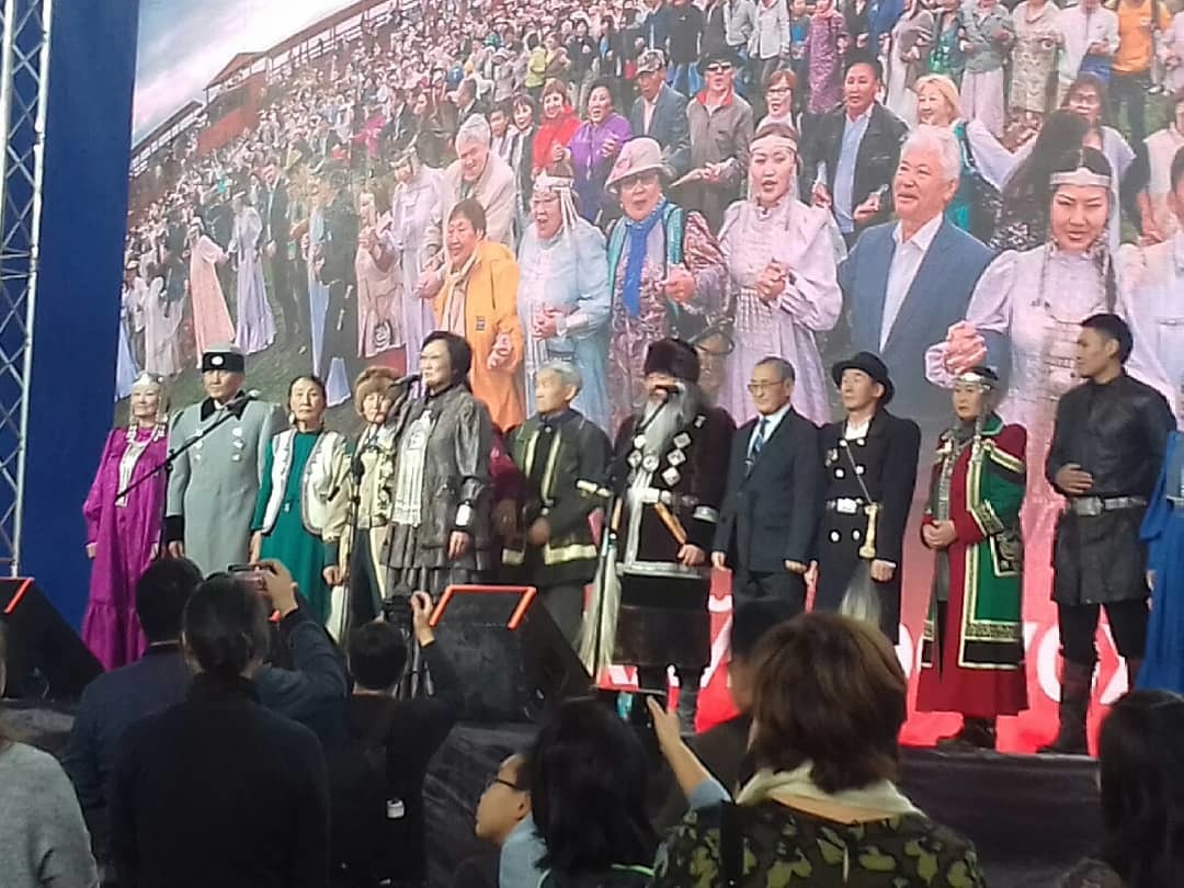 В Якутске состоялся "Осуохай радости" в честь Ленского моста