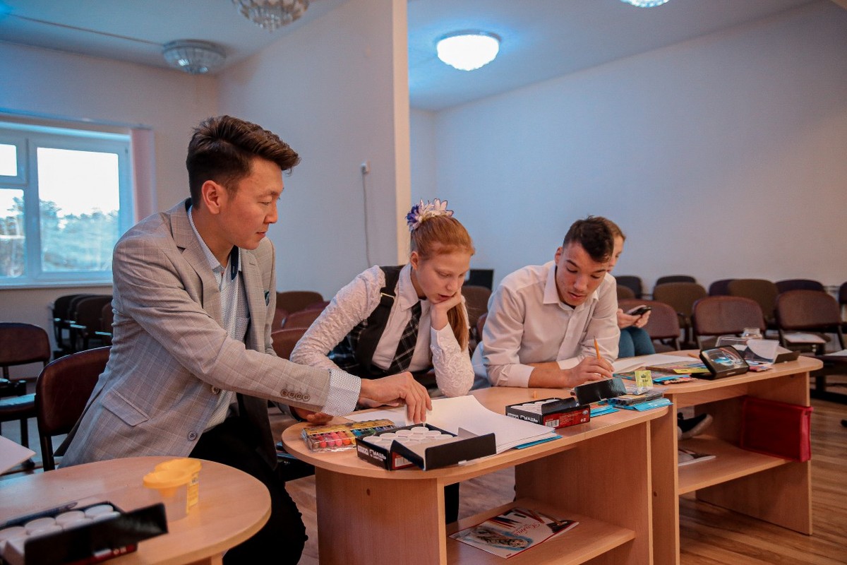 В школе-интернате прошла встреча с художником  Семеном Луканси