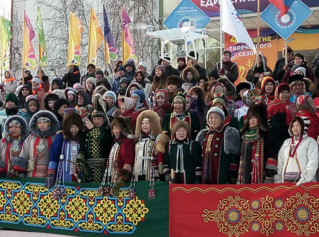 Видеофакт: Флешмоб у Дома дружбы народов в Якутске