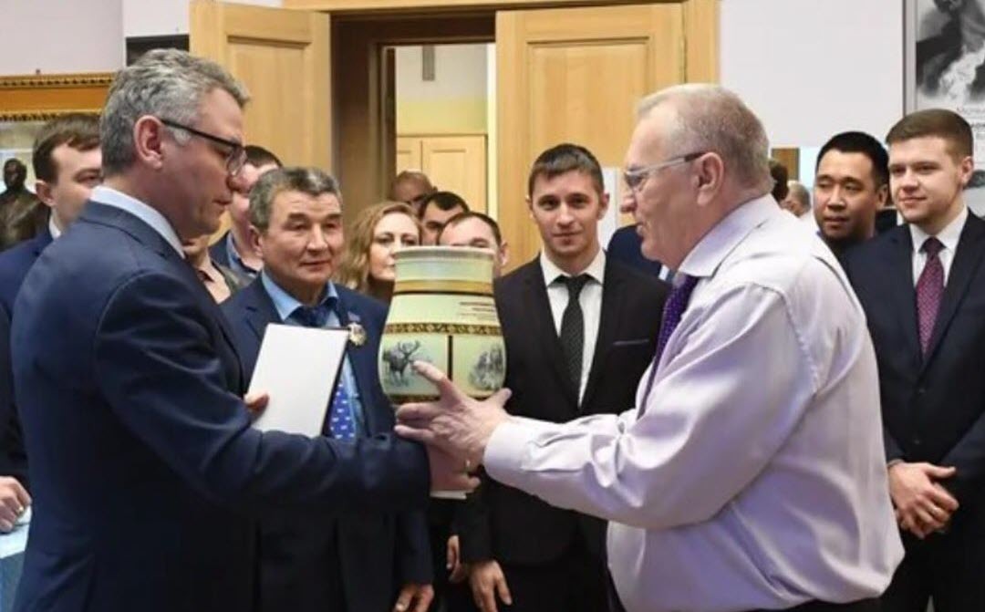 Фотофакт: Якутяне подарили Жириновскому чорон