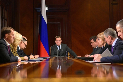 Медведев спросил с отстающих от мусорной реформы губернаторов