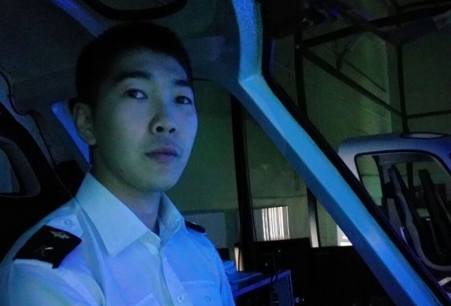 «Садиться при порывах ветра 22 метра в секунду очень непросто»: молодой пилот из Якутии — о жизни и работе за Полярным кругом