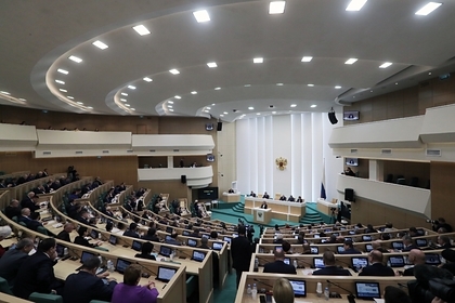 Cовфед поддержал закон о наказании чиновников за оскорбления россиян