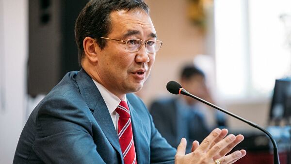 «Наших детей воспитывают гаджеты», - Айсен Николаев рассказал о пользе исполнения гимна в школах