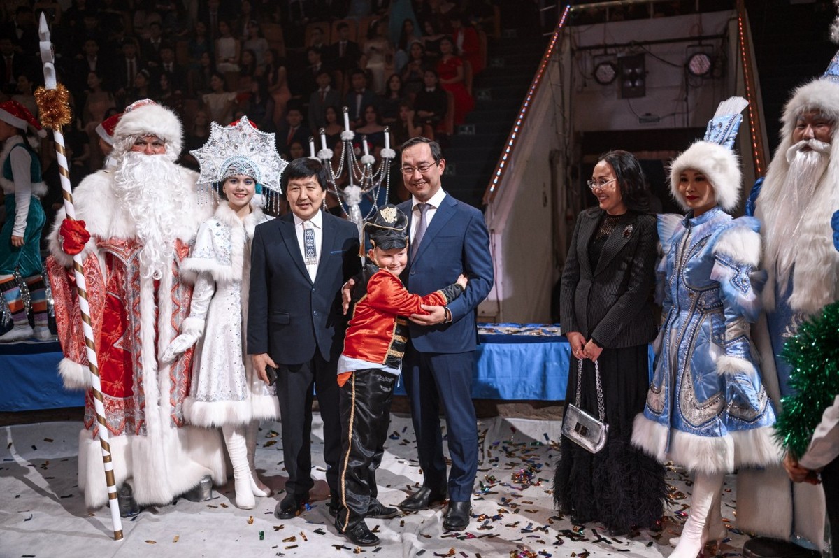 Ёлка Главы Якутии собрала лучших школьников со всей республики