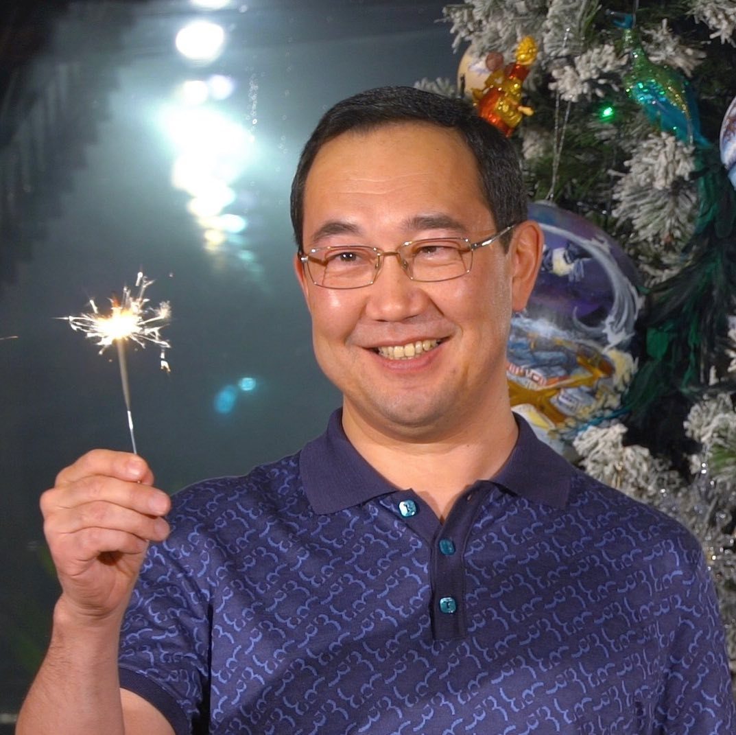 Айсен Николаев поздравляет с Новым годом