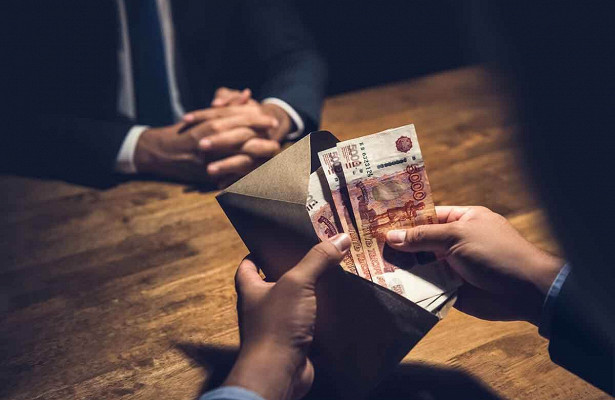 В Якутии иностранцы дали взятку чиновнику за удостоверение тракториста