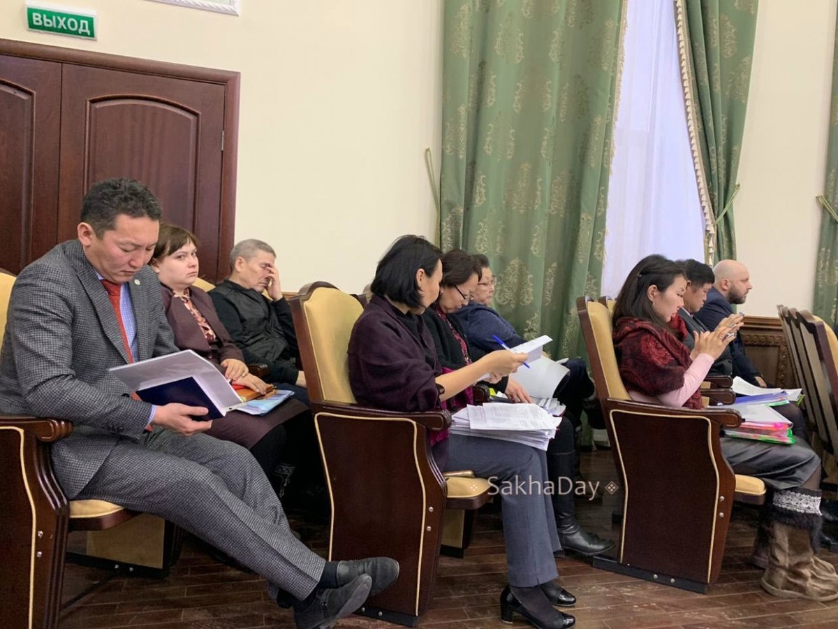 Лоббирование крупных компаний, недобор по налогам: как принимали бюджет Якутска