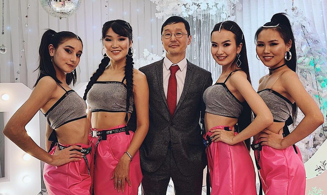 Видеофакт: Семен Ченянов презентовал женскую группу