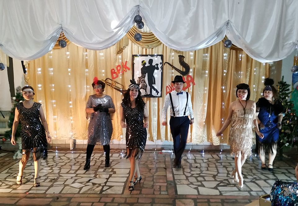 Корпоративы: депутаты  в роли крыс, учителя - в стиле Гэтсби и этновечеринка у завода