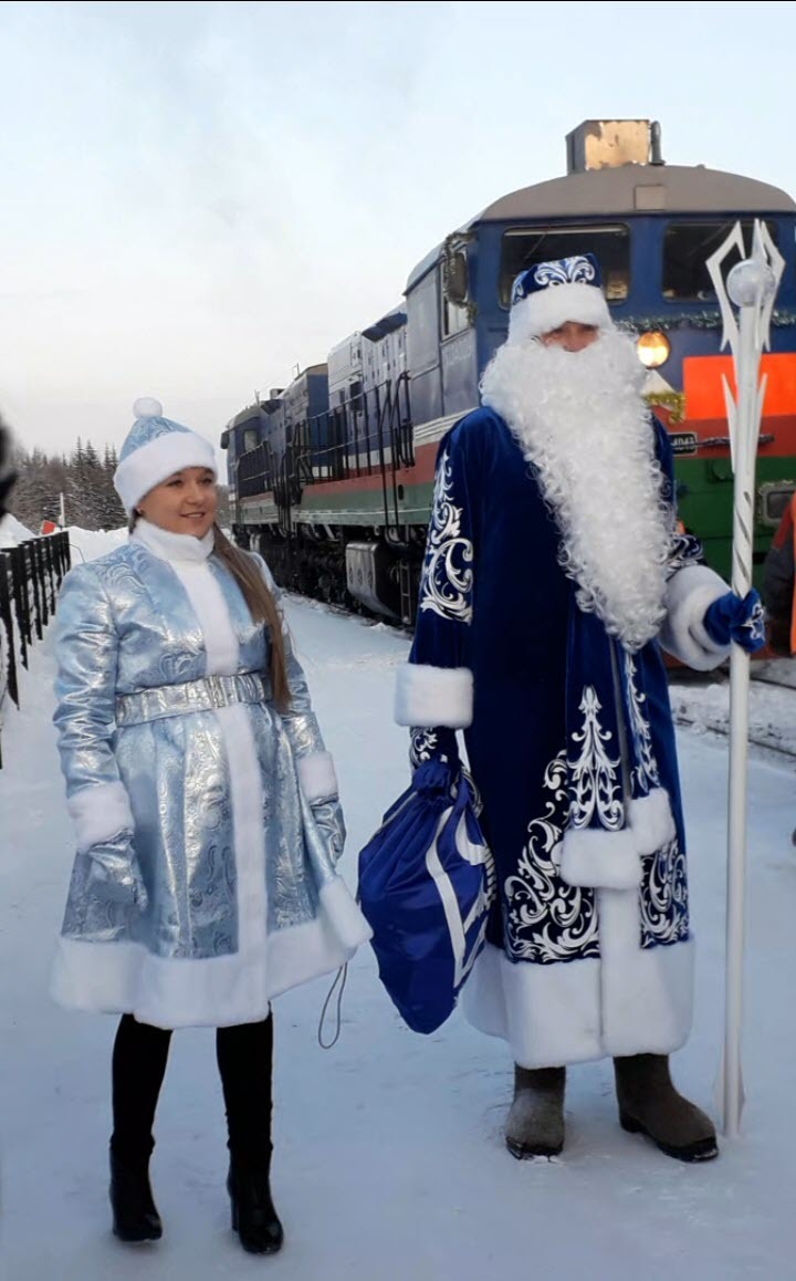 Железнодорожники поздравили пассажиров с Новым Годом!