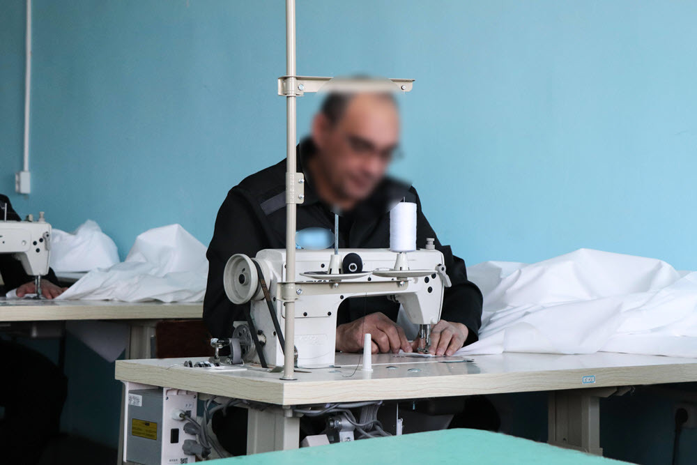 Осужденные шьют постельное белье, матрасы и полотенца для больниц Якутии