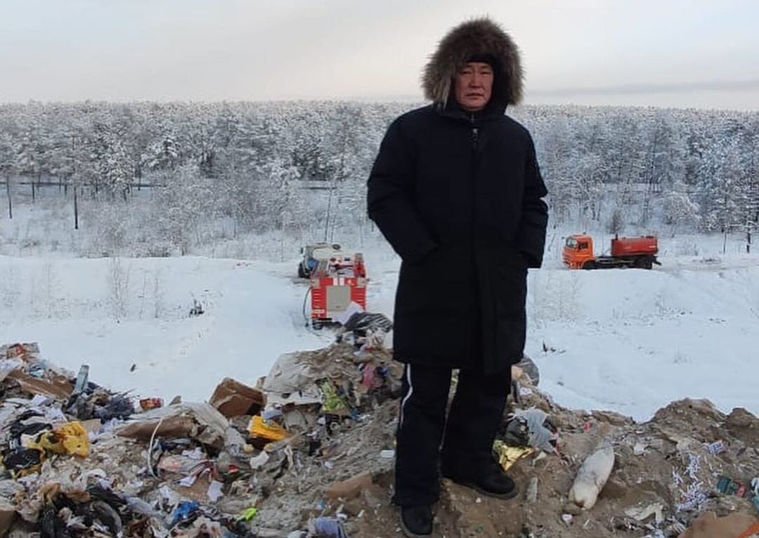 Министр экологии Якутии взял под личный контроль ситуацию с пожаром на городской свалке