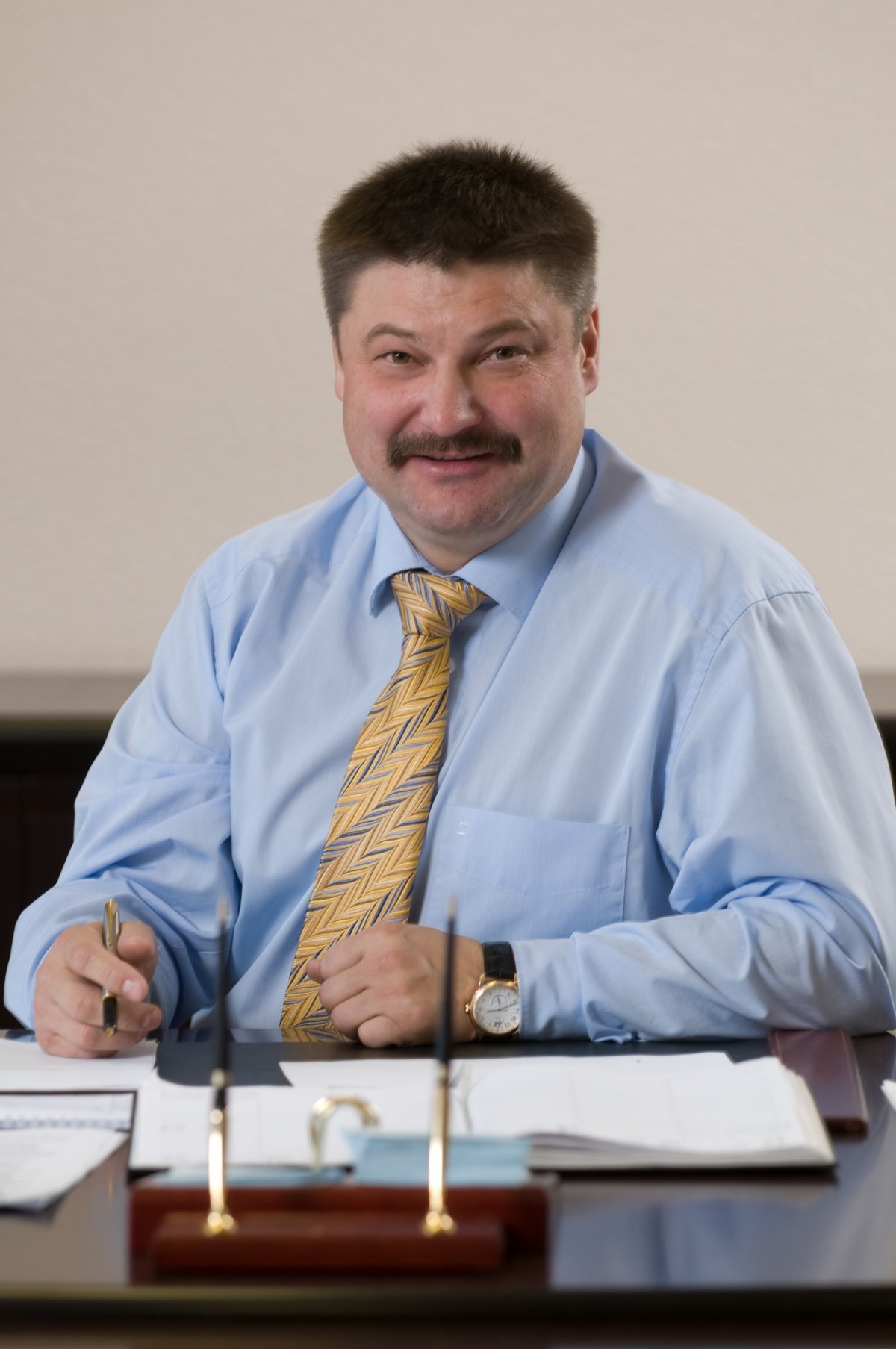 Гендиректор компании "Железные дороги Якутии" Василий Шимохин поздравляет с Днем печати