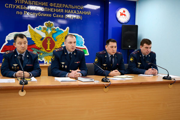 За год УФСИН по Якутии пресек попытки доставки в исправительные учреждения 460 сотовых телефона и 85-ти литров спиртных напитков