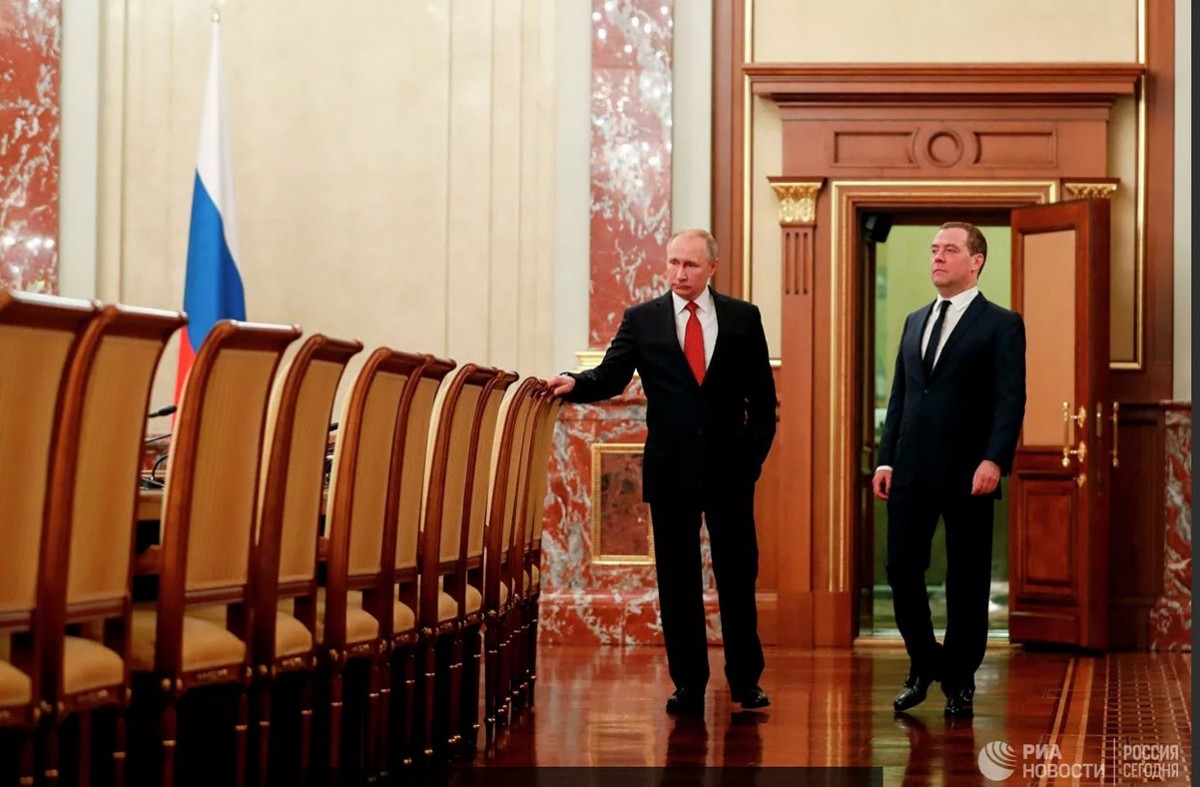 Путин предложил Медведеву должность зампредседателя Совбеза