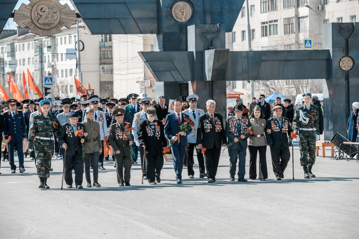 Айсен Николаев поручил выплатить участникам войны по 100 тысяч рублей ко Дню Победы