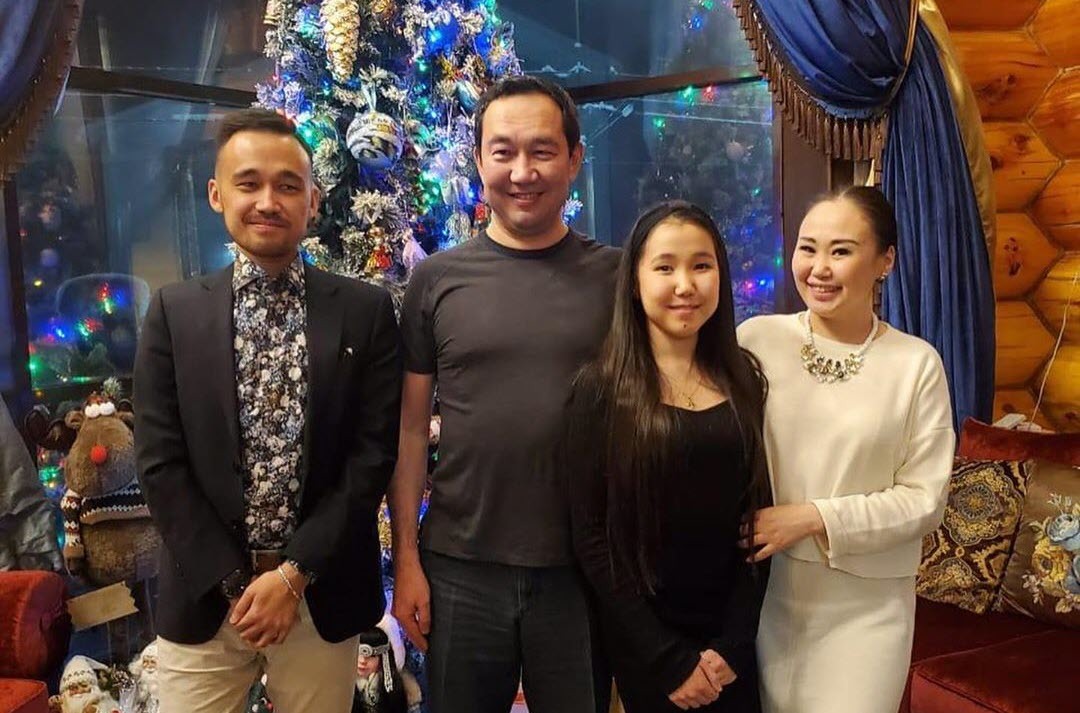 "Для меня это праздник моих родных и близких", - Айсен Николаев тепло поблагодарил за поздравления с днем рождения