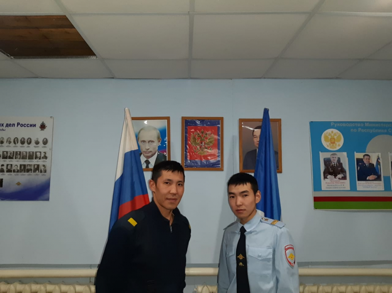 В Якутии полицейские отбили подростка от стаи бродячих собак