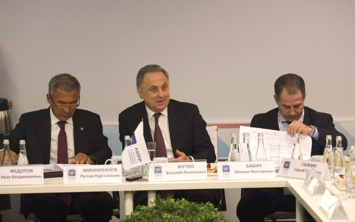 Глава Якутии участвует в Гайдаровском форуме