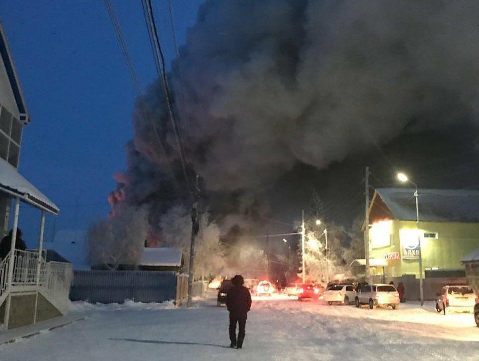 В Вилюйске сгорел  торговый центр