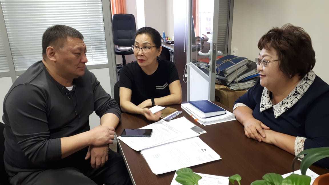 Оленеводу вернули бивни мамонта, конфискованные пограничниками