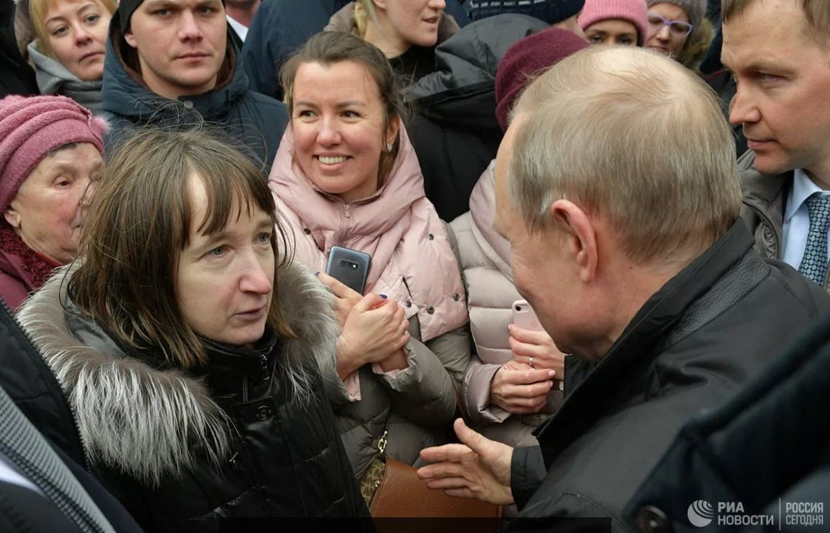 Путин ответил на вопрос пенсионерки о жизни на 10 800 рублей в месяц