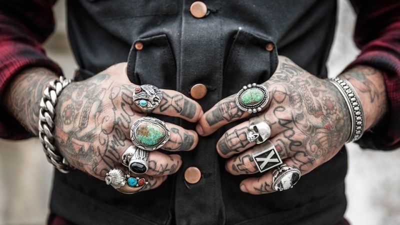 В Госдуме связали любовь к татуировкам с переизбытком половых гормонов