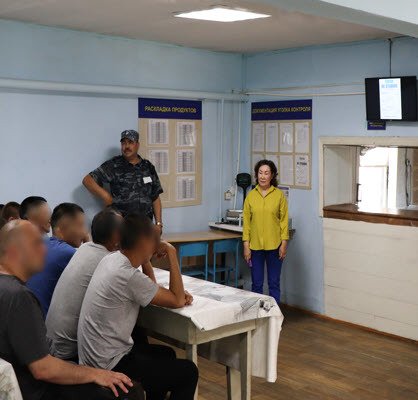 "40 тысяч за паспорта, 75 тысяч за УДО", -  председатель ОНК Якутии вернула деньги потерпевшим до суда