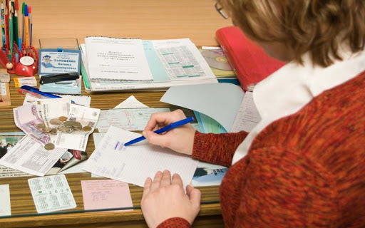 Родственники родительницы, "прикарманившей" средства, собранные на новогодние подарки в школе Якутска, вернули деньги