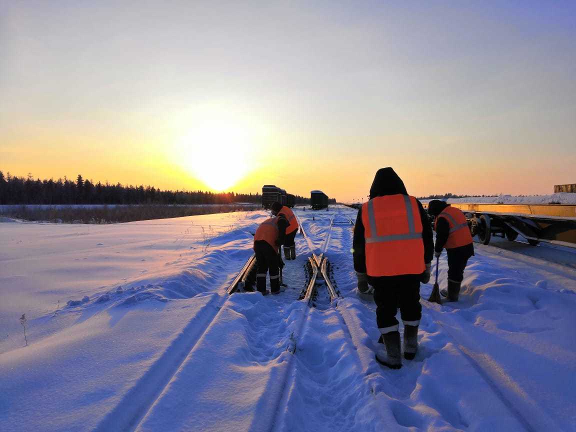 ЖДЯ: сильные снегопады не помешали бесперебойному движению поездов