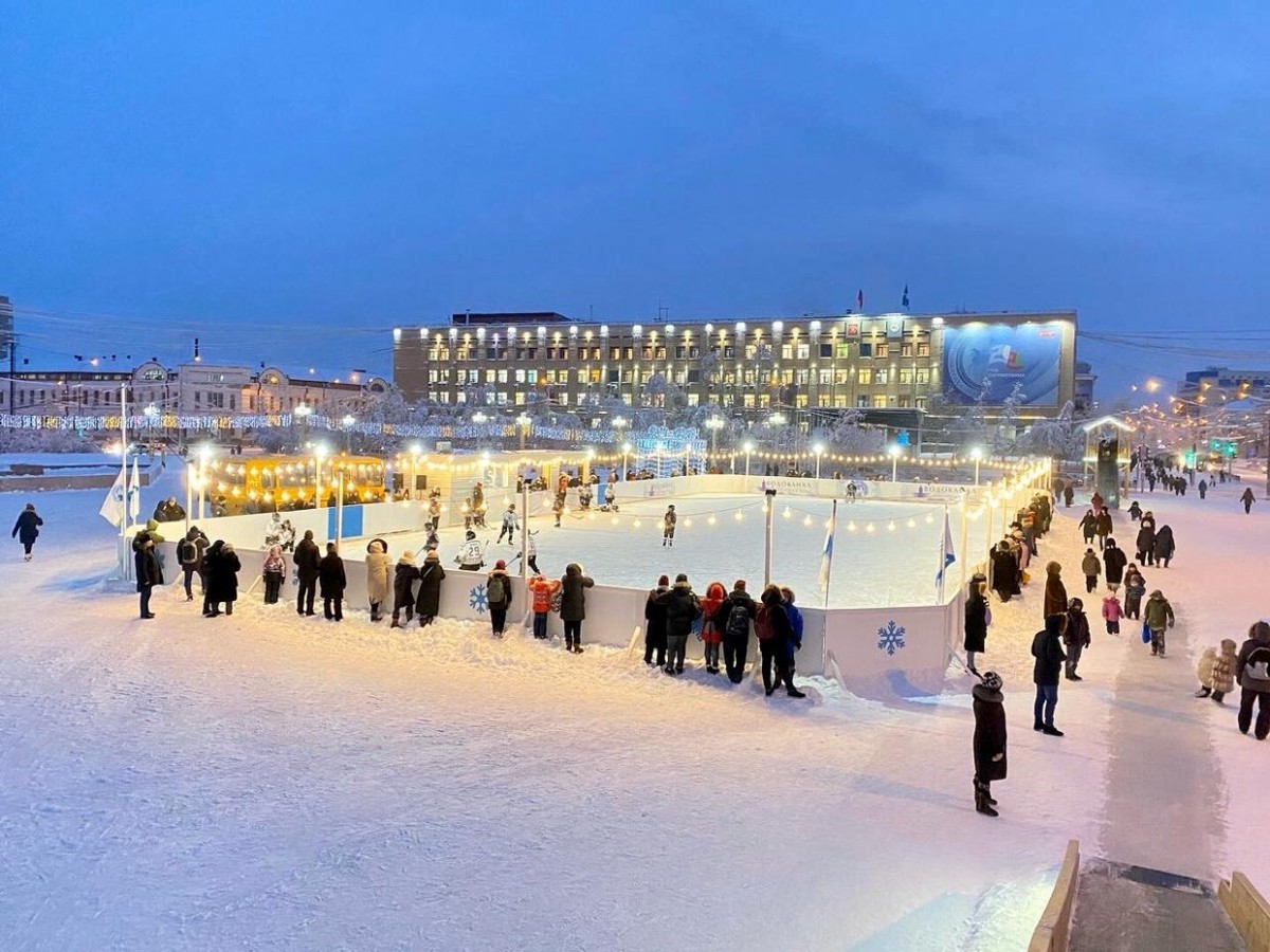 Каток в центре Якутска открыт для всех горожан!