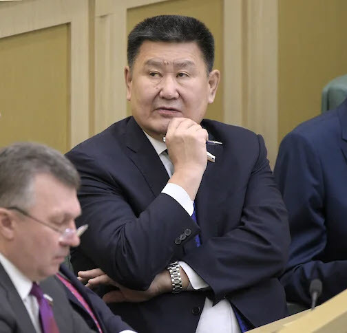 Против изменения Конституции проголосовал только сенатор Мархаев