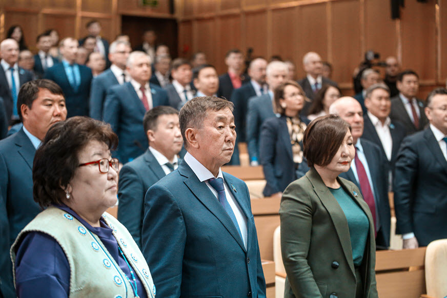Народные депутаты Якутии поддержали поправки в Конституцию страны
