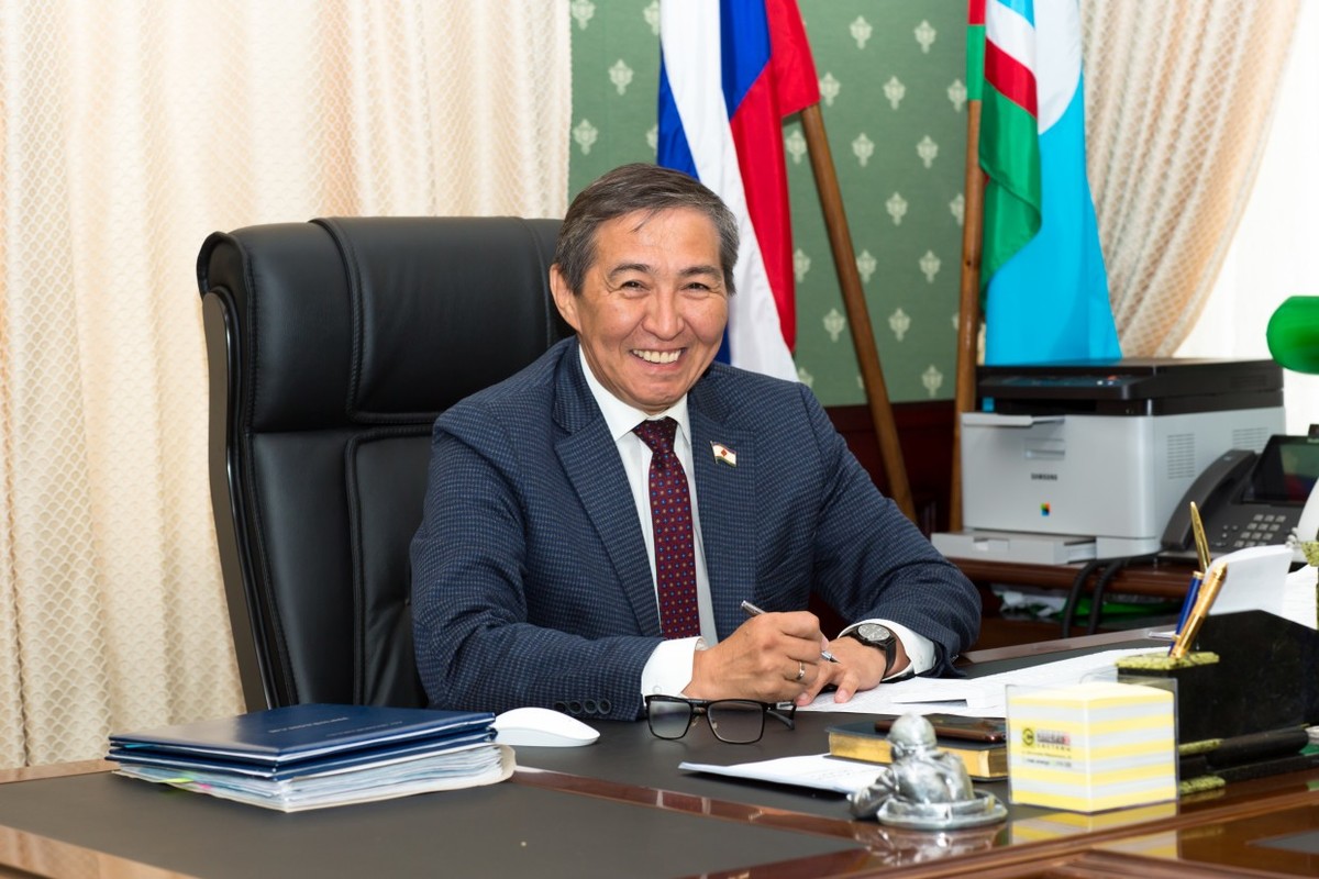 Анатолий Кырджагасов поздравляет с 8 Марта!