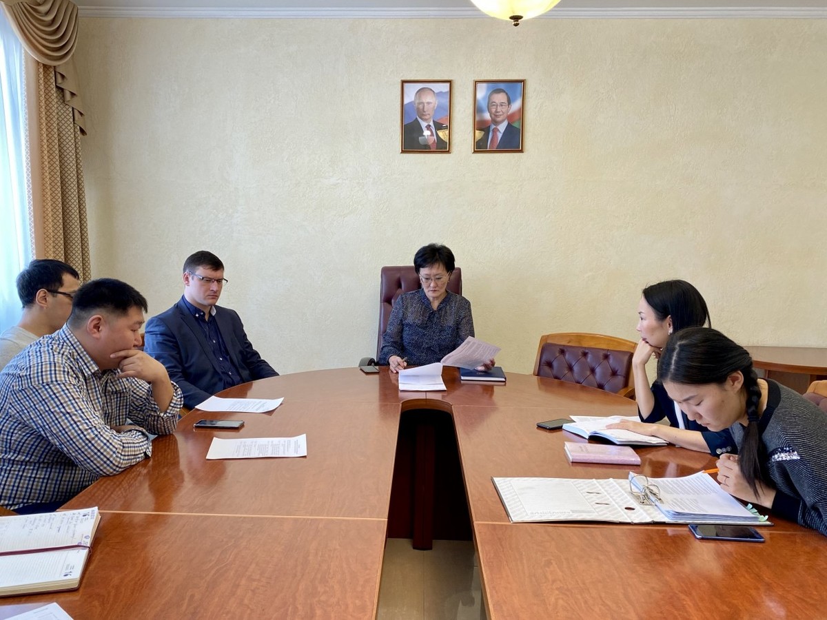 Бродячими собаками в Якутске займется НКО "Якутский городской фонд помощи животным"