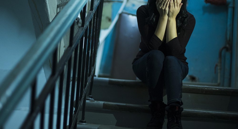 "Он облил меня ведром нечистот, а она смеялась". В Якутии муж с любовницей выгнали из дома женщину с четырьмя детьми