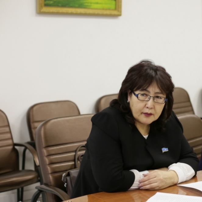 "Я не представляю, как буду работать с такой антинародной Конституцией",  - Сулустаана Мыраан сложила полномочия депутата Ил Тумэна