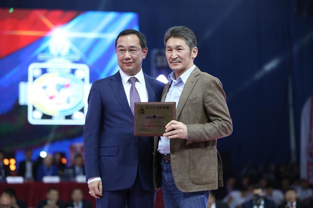 Айсен Николаев  поздравил Матвея Евсеева с победой на выборах