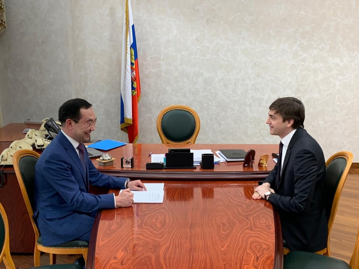 Айсен Николаев и Сергей Кравцов обсудили актуальные вопросы развития системы образования Якутии