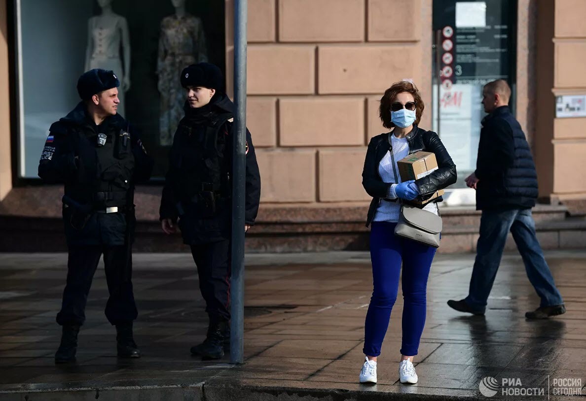 В Москве ввели режим самоизоляции для всех жителей