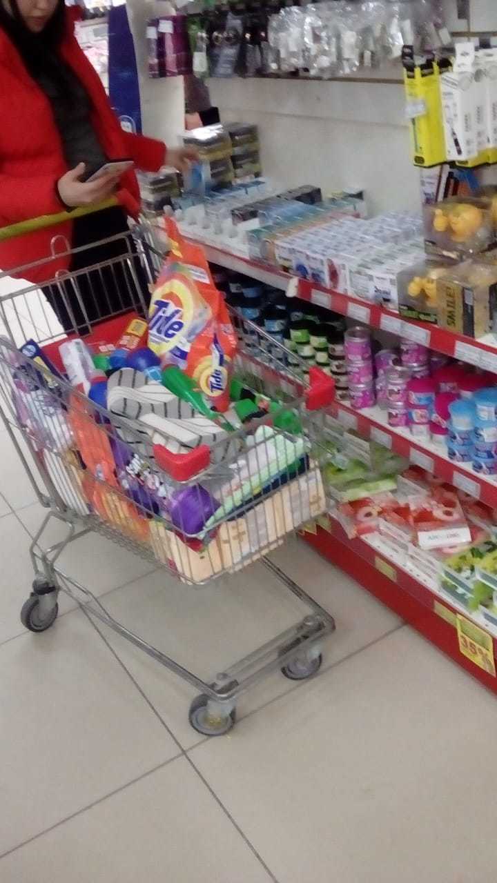 «Ажиотажа нет, но волнение присутствует». Чем закупаются якутяне на оптовках и магазинах?