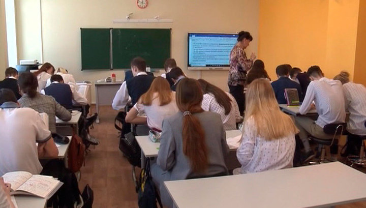 Минпросвещения рекомендует всем школам перейти на дистанционную форму обучения