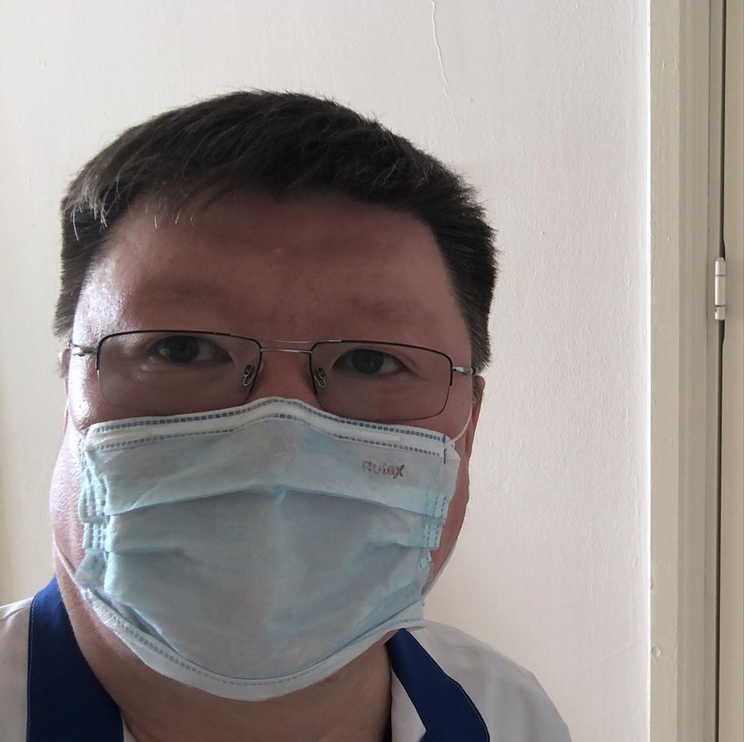 "Первый анализ на  COVID-19 у больного в Покровске был отрицательный. Мы работали по утвержденному алгоритму", - Нюргун Степанов