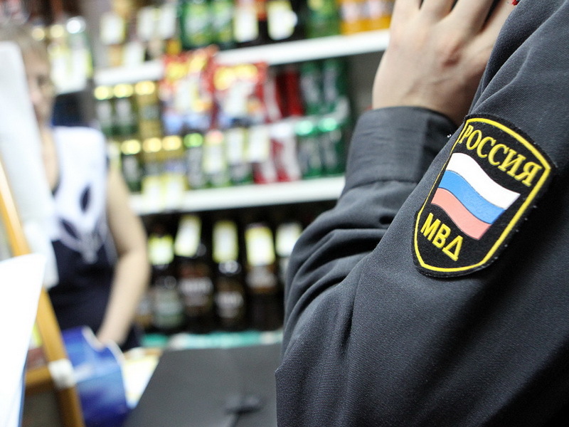 "Сегодня в Якутске порядка 800 магазинов и алкомаркетов - граждане справедливо возмущаются",  - Евгений Григорьев