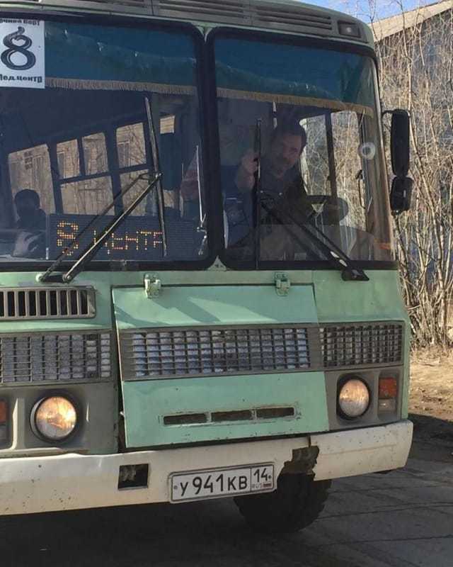 В Якутске водитель, показавший неприличный жест пассажирке, отстранен от работы